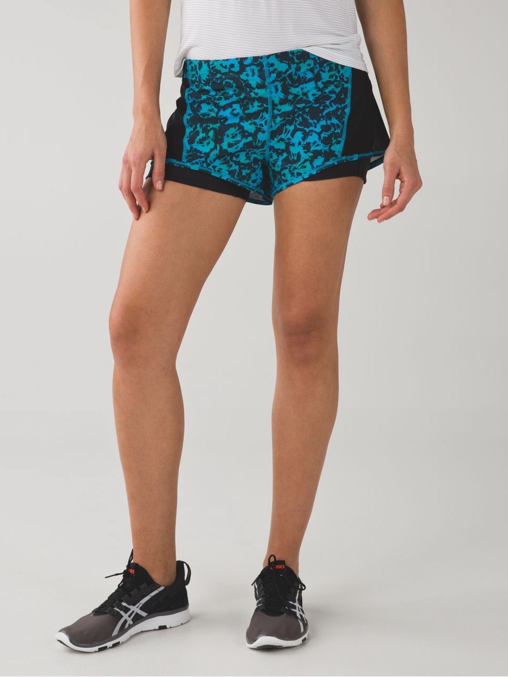 Lululemon Meshed Up Shorts Fleur Sombre Kayak Blue Dragonfly/Black Size 8